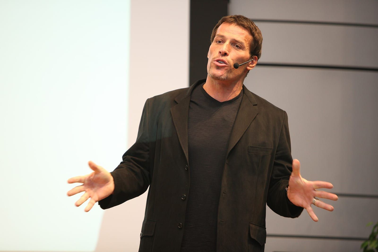 Tony Robbins presenting at The Twitter Conference, 2009